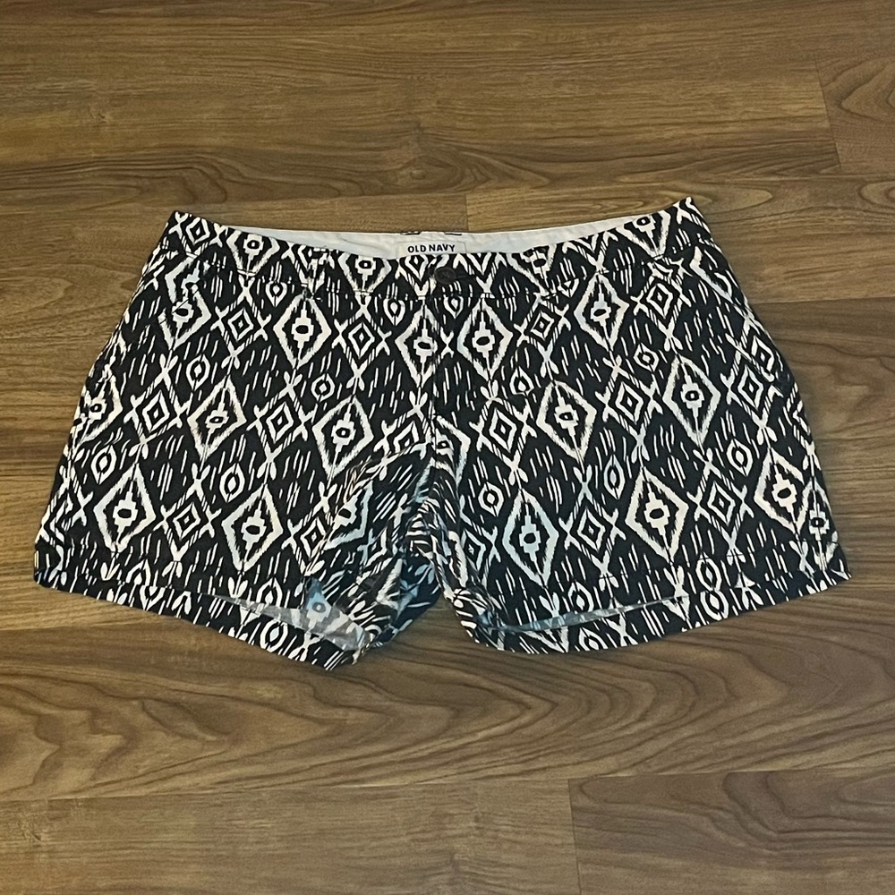 Old Navy Geometric Navy and White Shorts